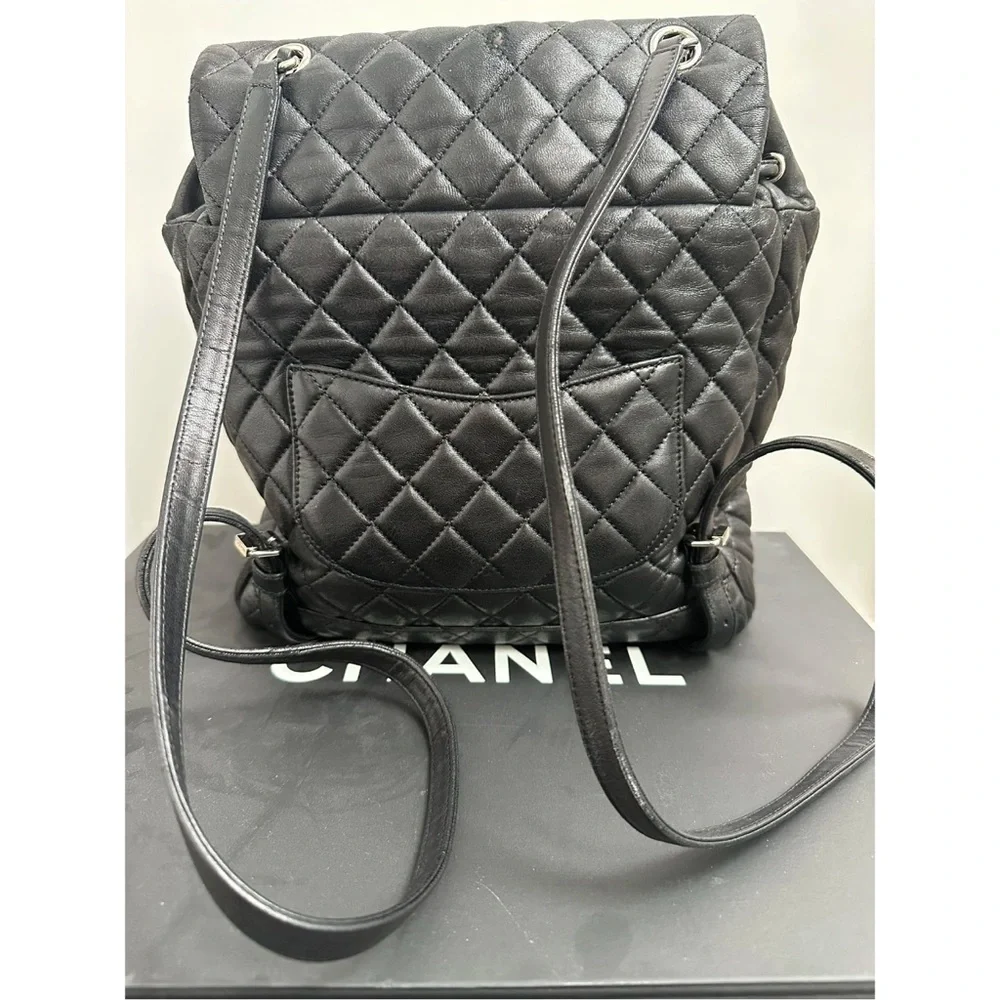 CHANEL Black Interior Leather Bagpack‎ .